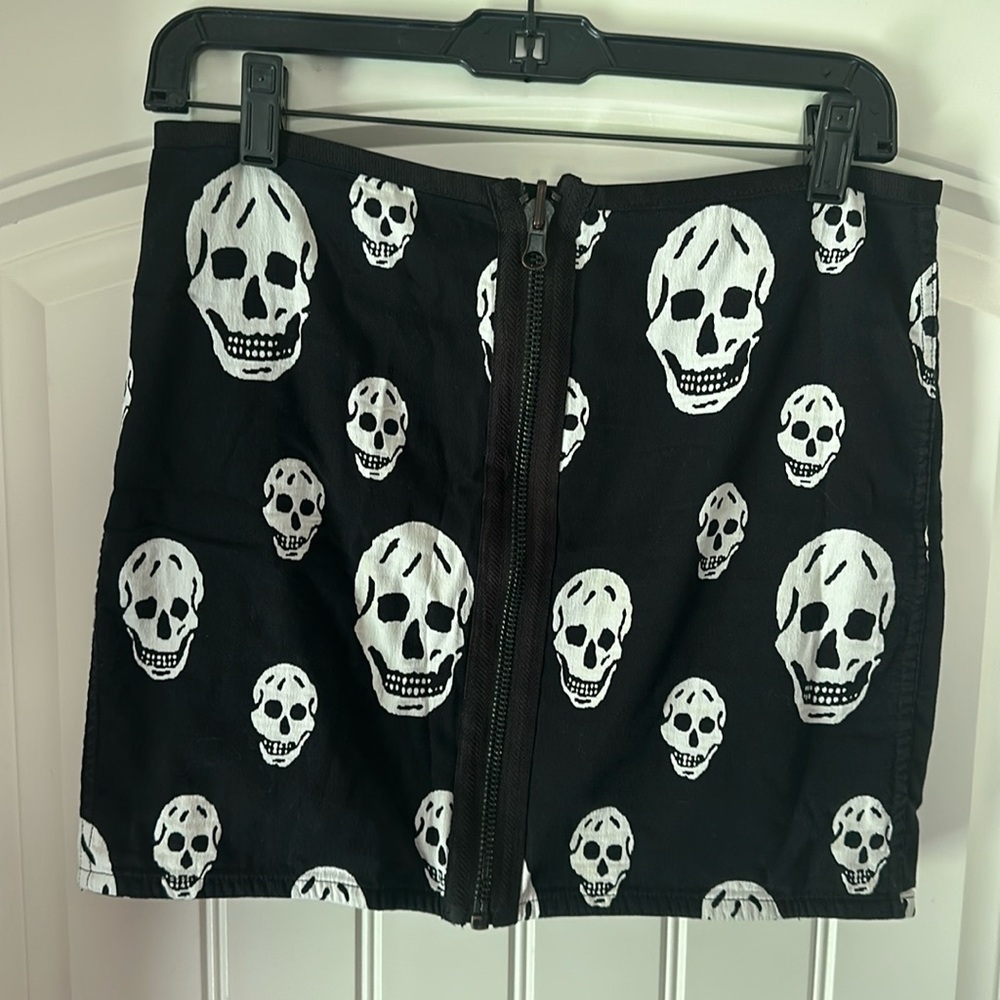 Betsy Johnson Skull Skirt (M)
